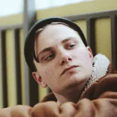 Escucha a RETROUVAILLES, mira videos musicales, lee su biografía, consulta las fechas de las gira y más.