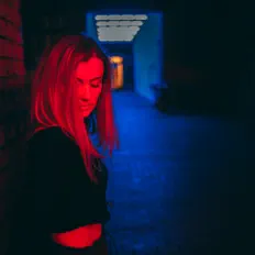 Elena Christiansenを聴いたり、ミュージックビデオを鑑賞したり、経歴やツアー日程などを確認したりしましょう！