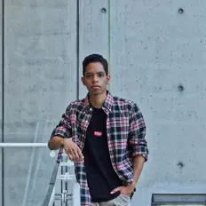 Jaser Blades을(를) 듣고, 뮤직 비디오를 보고, 약력을 읽고, 투어 일정 등을 확인하세요!