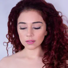 Poslechněte si interpreta Anita, sledujte hudební videa, přečtěte si životopis, podívejte se na data turné a další informace.