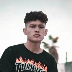 Ascolta Young Alxxxs, guarda video musicali, leggi la biografia, vedi le date del tour & altro!