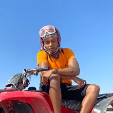 Mecagothitsを聴いたり、ミュージックビデオを鑑賞したり、経歴やツアー日程などを確認したりしましょう！