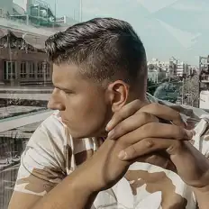 聆聽 Andre Young、觀看音樂影片、閱讀小傳、查看巡演日期等！