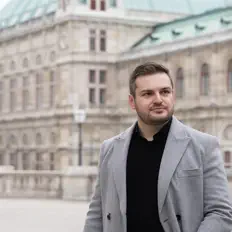 Hör dir Alexander Panfilov an, schau dir Musikvideos an, lies die Biografie, finde Tourdaten und mehr!