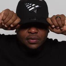 Hör dir Playmaker an, schau dir Musikvideos an, lies die Biografie, finde Tourdaten und mehr!