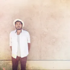 收听 Eddie Gomez、观看音乐视频、阅读小传、查看巡演日期等 ！