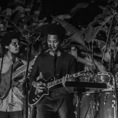 Listen to Pororó, watch music videos, read bio, see tour dates & more!