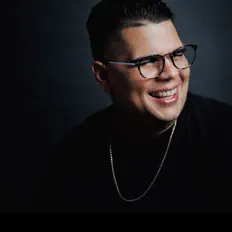 Escucha a Emanuel Maldonado, mira videos musicales, lee su biografía, consulta las fechas de las gira y más.