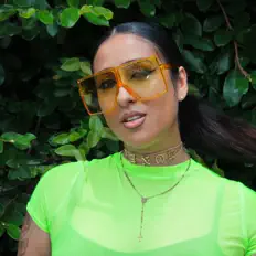 Ascolta Miss Malik, guarda video musicali, leggi la biografia, vedi le date del tour & altro!