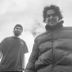 Ouve Slow Motion Gold, vê vídeos de música, lê a biografia, vê as datas da digressão e muito mais!