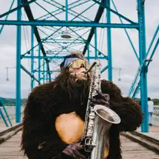 Dengarkan Saxsquatch, tonton video musik, baca bio, lihat tanggal tur & lainnya!