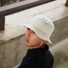 Écoutez ILLM, regardez des vidéoclips, lisez la biographie, consultez les dates de tournée et plus encore !