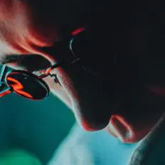 Poslechněte si interpreta ISKANDER, sledujte hudební videa, přečtěte si životopis, podívejte se na data turné a další informace.