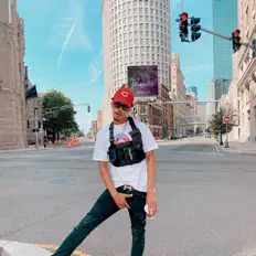 Poslechněte si interpreta Tommy Bentayga, sledujte hudební videa, přečtěte si životopis, podívejte se na data turné a další informace.