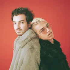 Luister naar La Sociedad de La Sombrilla, bekijk muziekvideo's, lees de bio, bekijk de tourdata, en meer!