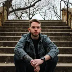 Dengarkan Noah Newby, tonton video musik, baca bio, lihat tanggal tur & lainnya!