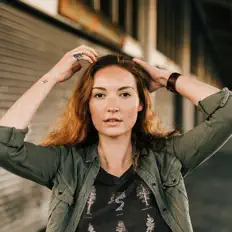 Dengarkan Sharayah, tonton video musik, baca bio, lihat tanggal tur & lainnya!