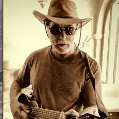 Escucha a Texas Tim Rogers, mira videos musicales, lee su biografía, consulta las fechas de las gira y más.