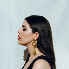 Escucha a Karen Debattista, mira videos musicales, lee su biografía, consulta las fechas de las gira y más.