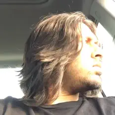 Ouve Guby, vê vídeos de música, lê a biografia, vê as datas da digressão e muito mais!