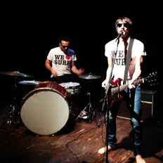 We Love Surf सुनें, म्यूज़िक वीडियो देखें, बायो पढ़ें, दौरे की तारीखें और बहुत कुछ देखें!