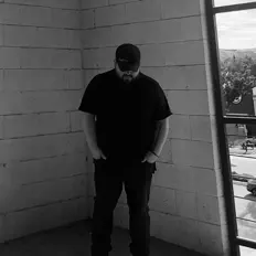 Richie Alvidrezを聴いたり、ミュージックビデオを鑑賞したり、経歴やツアー日程などを確認したりしましょう！