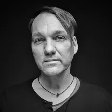Arnold Kasarを聴いたり、ミュージックビデオを鑑賞したり、経歴やツアー日程などを確認したりしましょう！