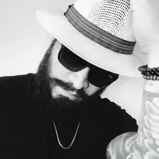 Ascolta Gambitto, guarda video musicali, leggi la biografia, vedi le date del tour & altro!