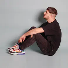 聆聽 Philip Z、觀看音樂影片、閱讀小傳、查看巡演日期等！