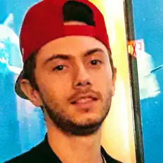 Hör dir Fasa4x an, schau dir Musikvideos an, lies die Biografie, finde Tourdaten und mehr!