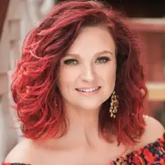Dengarkan Charlotte Ritchie, tonton video musik, baca bio, lihat tanggal tur & lainnya!