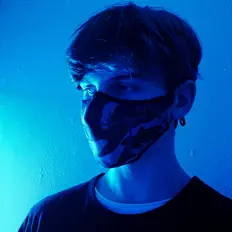 聆聽 ARHEX、觀看音樂影片、閱讀小傳、查看巡演日期等！