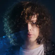 聆聽 Michael Bleu、觀看音樂影片、閱讀小傳、查看巡演日期等！