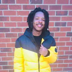 收听 YRC Eli、观看音乐视频、阅读小传、查看巡演日期等 ！