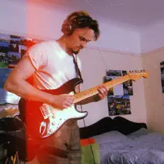 Poslechněte si interpreta Darling, sledujte hudební videa, přečtěte si životopis, podívejte se na data turné a další informace.