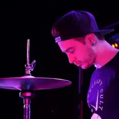 Brandon DeFalcoを聴いたり、ミュージックビデオを鑑賞したり、経歴やツアー日程などを確認したりしましょう！