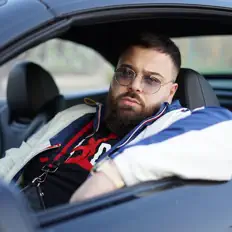 Hör dir BURAK an, schau dir Musikvideos an, lies die Biografie, finde Tourdaten und mehr!