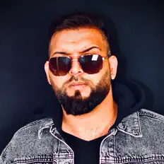 Écoutez KASSAKA, regardez des vidéoclips, lisez la biographie, consultez les dates de tournée et plus encore !