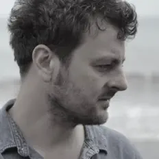 Oly Ralfe dinle, müzik videolarını izle, biyografisini oku, tur tarihlerini ve daha fazlasını gör!