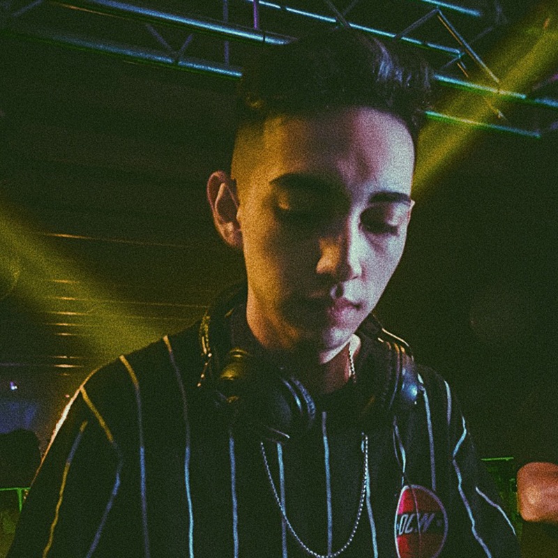 Chiky Dee Jay - Jugaremos Muevete Luz Verde (Cumbia)