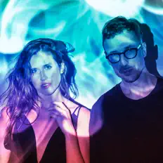 Écoutez Swimmers, regardez des vidéoclips, lisez la biographie, consultez les dates de tournée et plus encore !