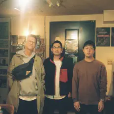 MORETHAN ACOUSTICを聴いたり、ミュージックビデオを鑑賞したり、経歴やツアー日程などを確認したりしましょう！