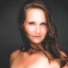 Escucha a Catharina Schwarz, mira videos musicales, lee su biografía, consulta las fechas de las gira y más.