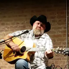 Escucha a Chase Glover, mira videos musicales, lee su biografía, consulta las fechas de las gira y más.