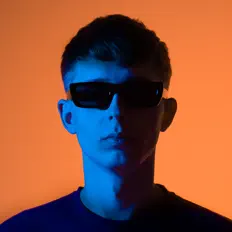 Escucha a Хотлайн, mira videos musicales, lee su biografía, consulta las fechas de las gira y más.
