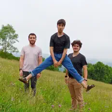 Posłuchaj wykonawcy CASETES, obejrzyj teledyski, przeczytaj biografię, zobacz daty tras koncertowych i nie tylko!