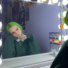 Hollie Allenを聴いたり、ミュージックビデオを鑑賞したり、経歴やツアー日程などを確認したりしましょう！