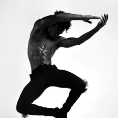 Onye Wolff सुनें, म्यूज़िक वीडियो देखें, बायो पढ़ें, दौरे की तारीखें और बहुत कुछ देखें!