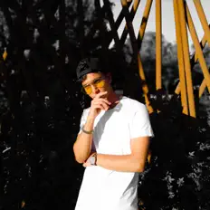 Danirise을(를) 듣고, 뮤직 비디오를 보고, 약력을 읽고, 투어 일정 등을 확인하세요!