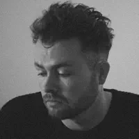 Écoutez undefined, regardez des vidéoclips, lisez la biographie, consultez les dates de tournée et plus encore !